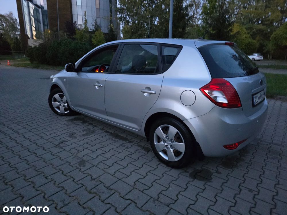 Kia Ceed - 13