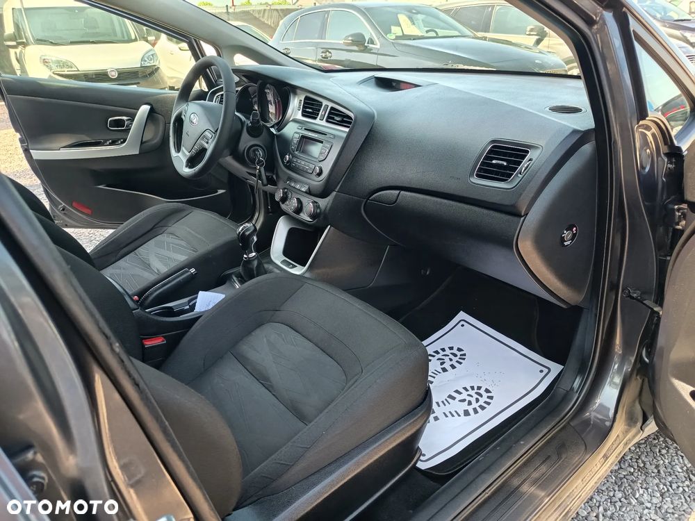 Kia Ceed 1.4 CVVT Dream-Team Edition - 28
