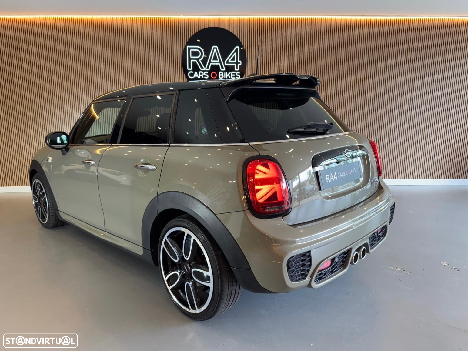MINI 5 Portas Cooper SD Auto Desportiva - 4