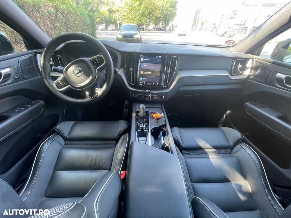 Volvo XC 60 B4 MHEV AT8 FWD R-Design - 17