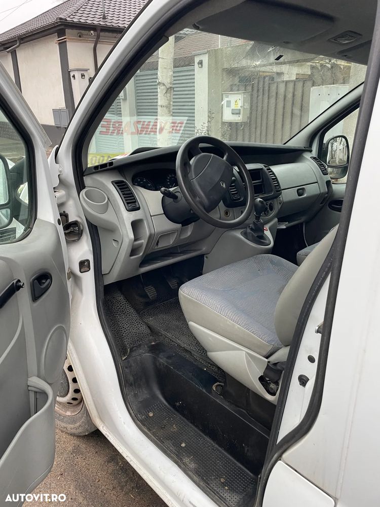 Renault TRAFIC - 2