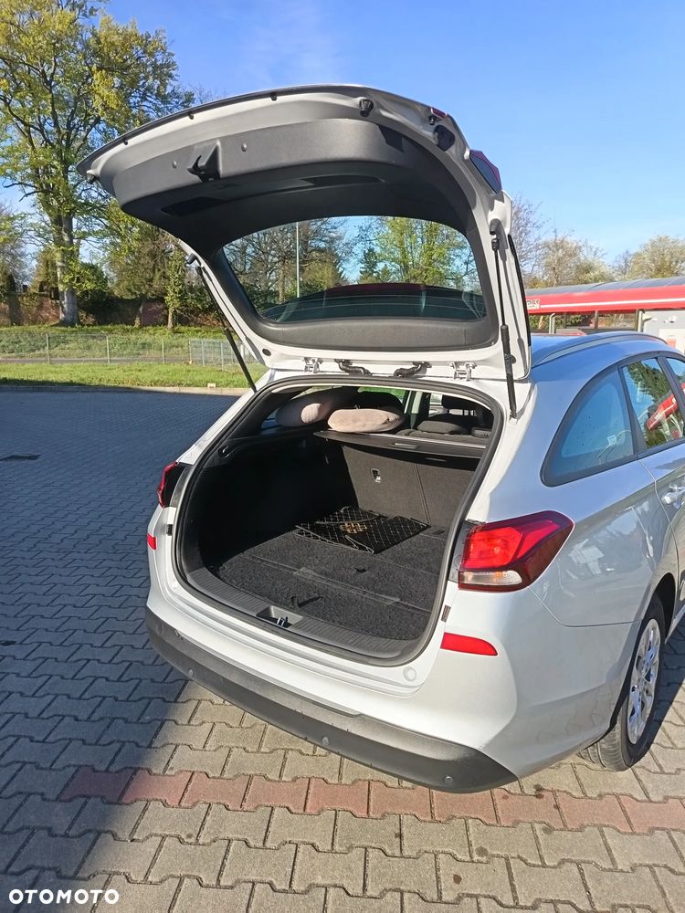 Hyundai i30 1.5 DPI Classic + - 16