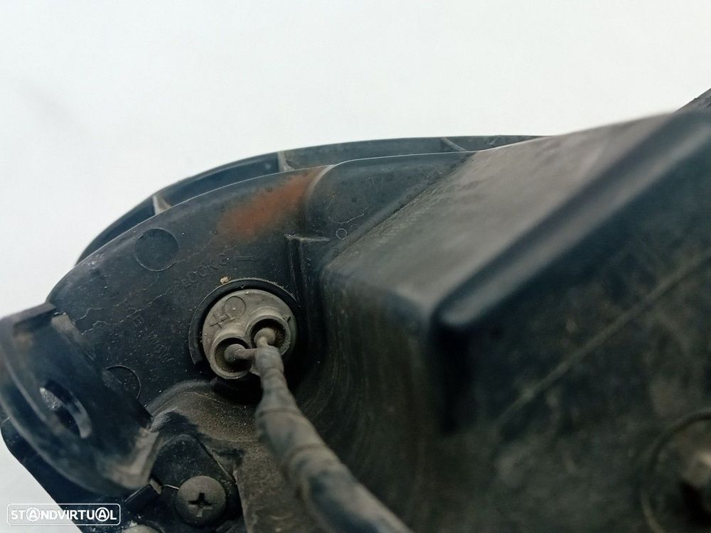 Ótica / farol direita KIA Carens II (FJ) - 4