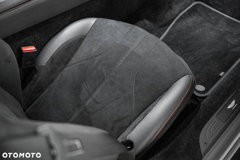 Aston Martin Vantage - 17