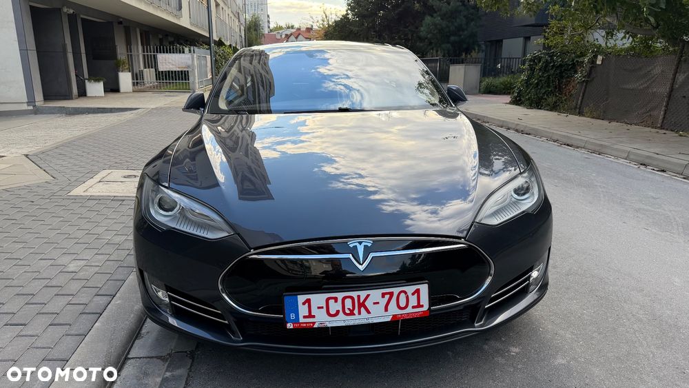 Tesla Model S - 6