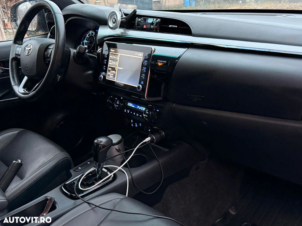 Toyota Hilux 2.8D 204CP 4x4 Double Cab AT Invincible - 7