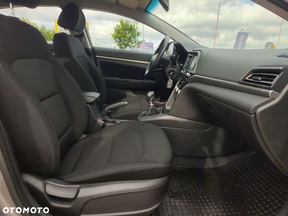 Hyundai Elantra 1.6 Comfort - 20