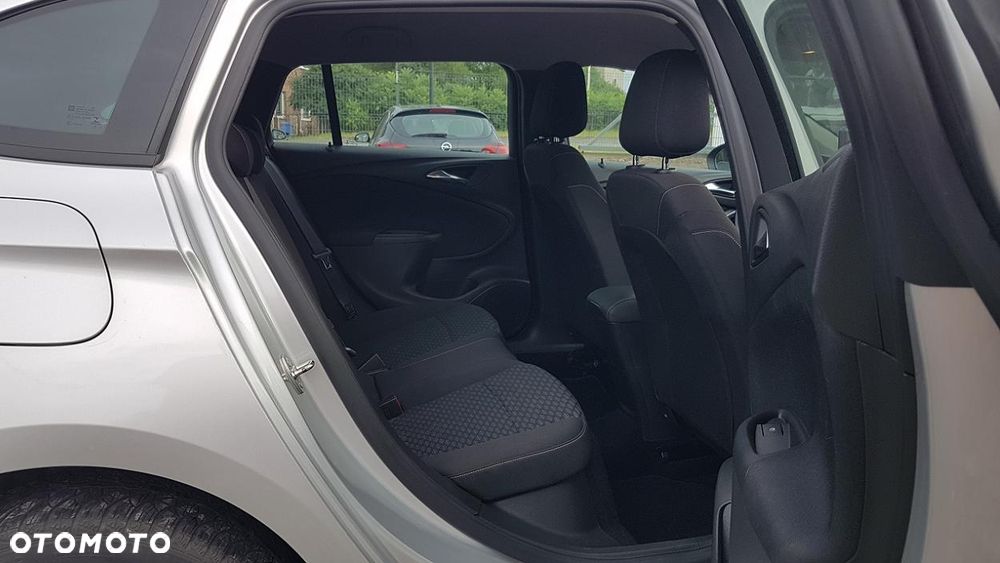 Opel Astra 1.6 CDTI Essentia - 32