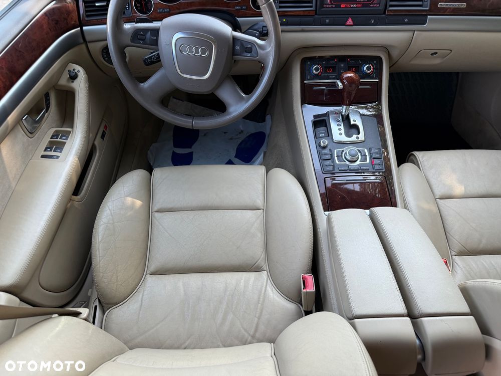 Audi A8 4.2 Quattro - 11