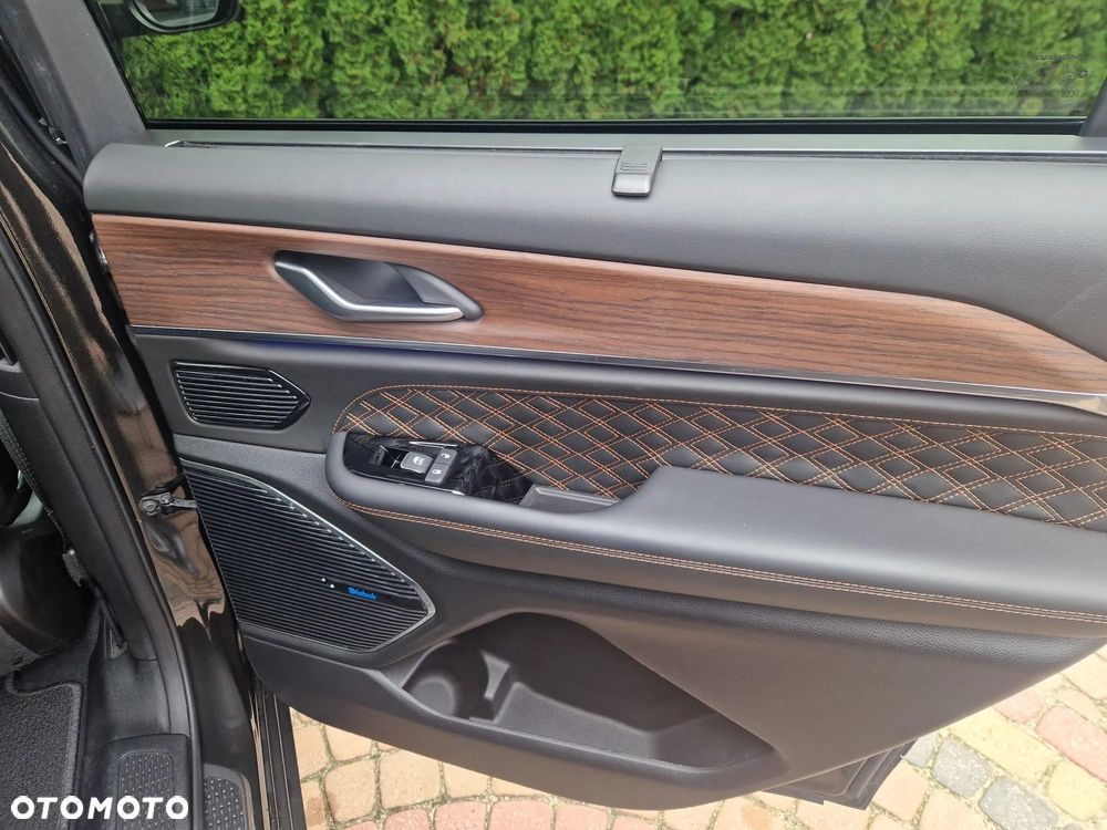 Jeep Grand Cherokee - 32