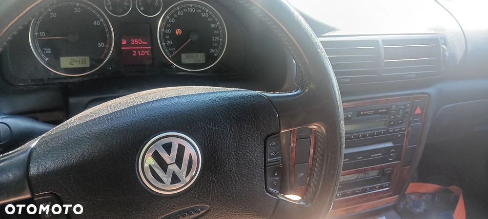 Volkswagen Passat - 4