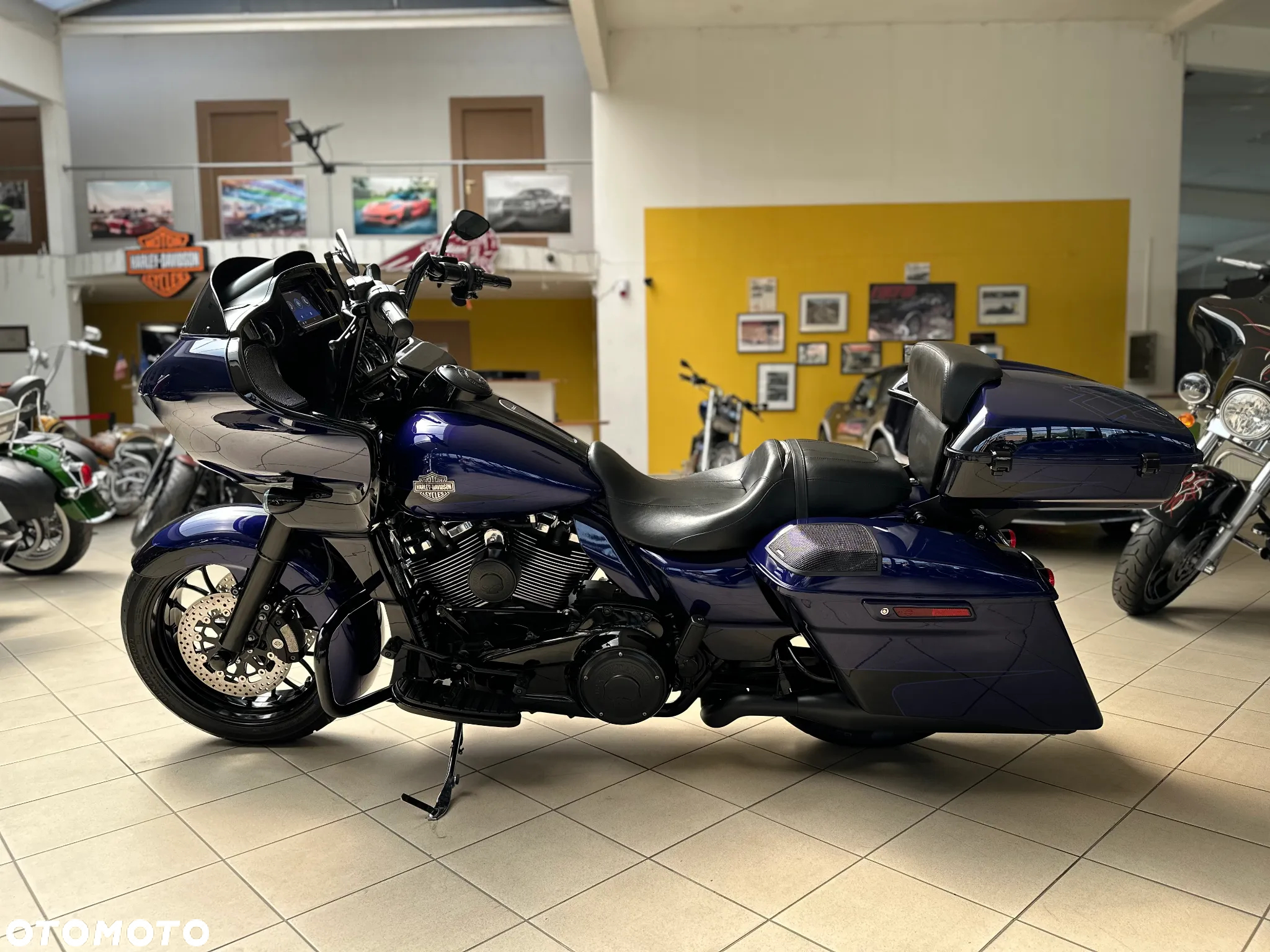 Harley-Davidson Touring Road Glide - 2