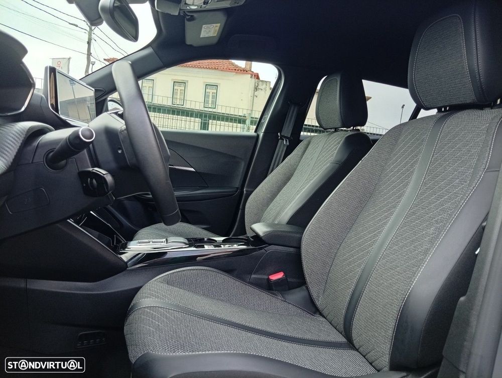 Peugeot e-2008 54 kWh GT - 12