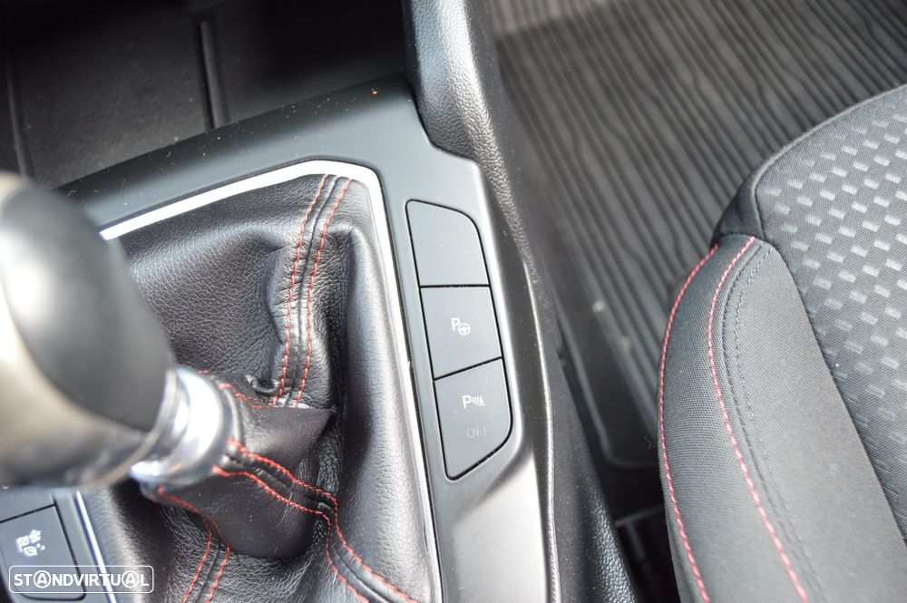 Ford Focus 1.5 TDCi ECOBlue ST-Line - 37