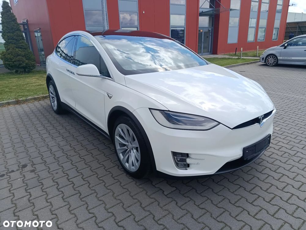 Tesla Model X 75 D - 6