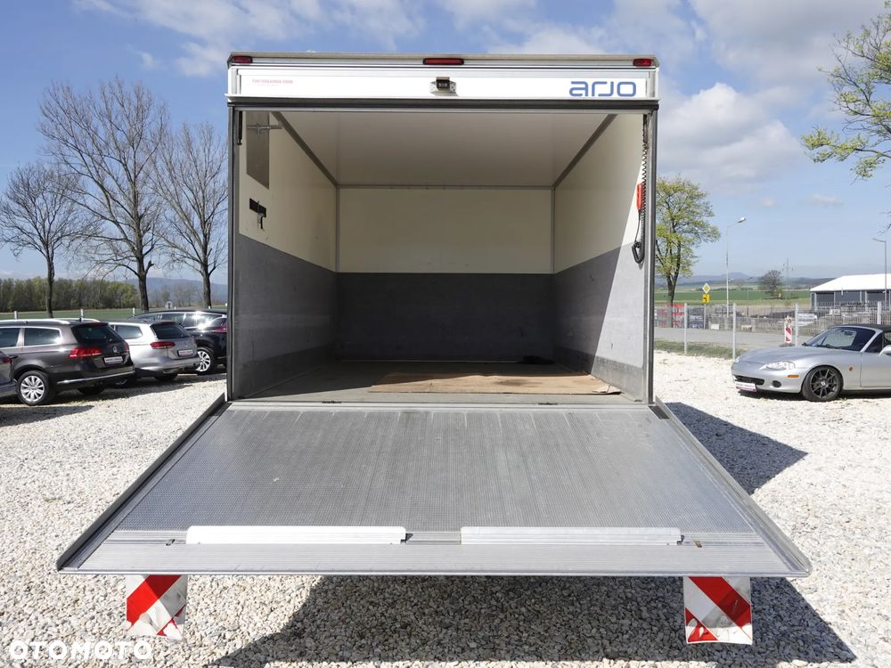 Ford Transit - Kontener z windą - 31