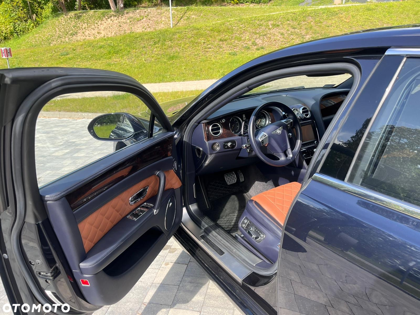 Bentley Flying Spur V8 S - 29