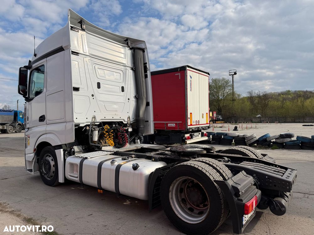 Mercedes-Benz Actros - 4