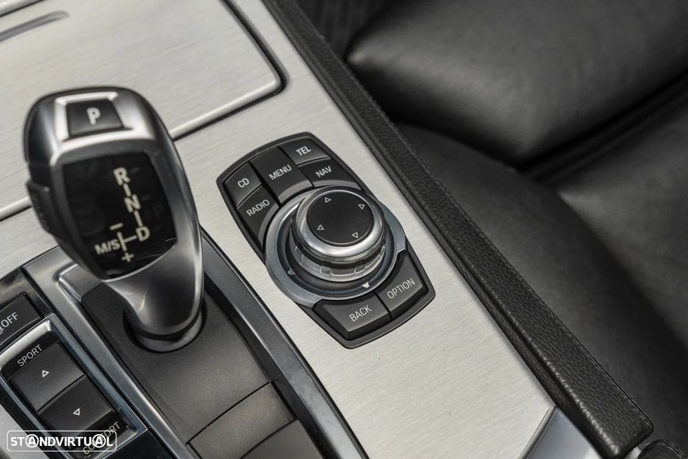 BMW 740 d Pack M - 18