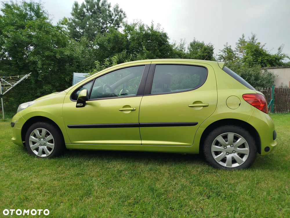 Peugeot 207 - 1