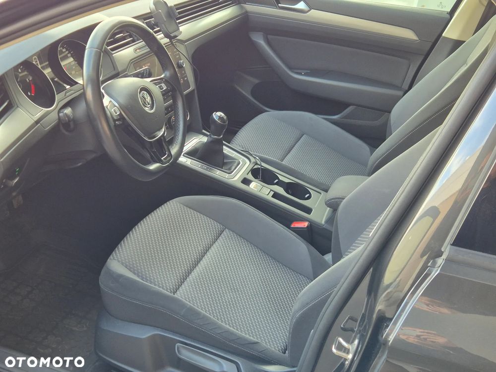 Volkswagen Passat 2.0 TDI BMT Trendline - 13