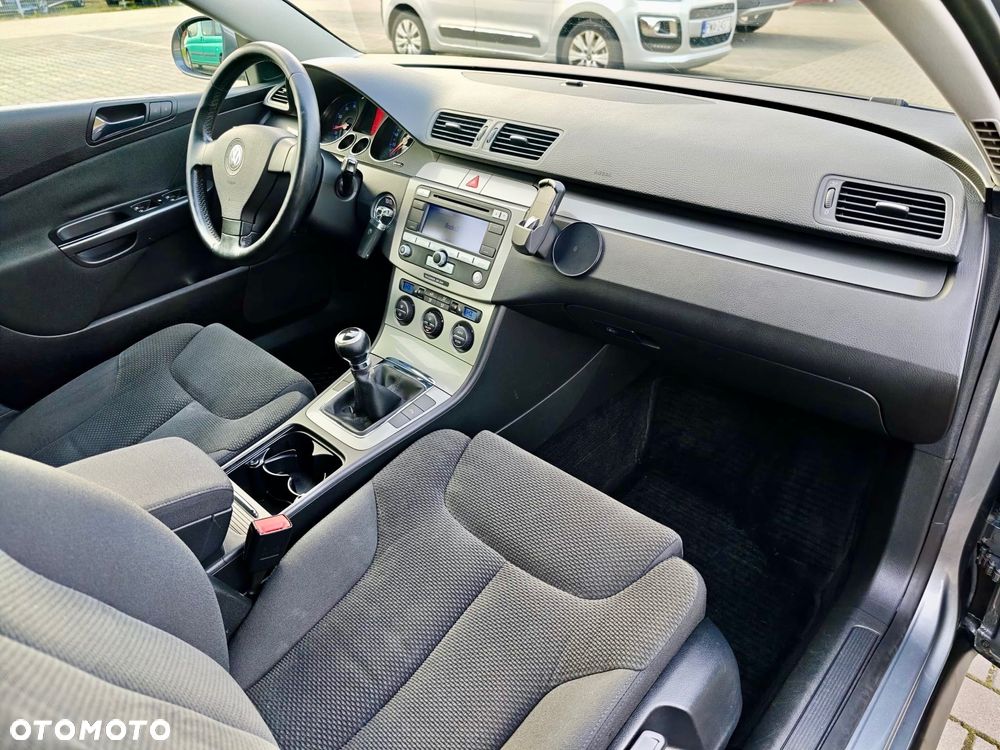 Volkswagen Passat 1.6 FSI Comfortline - 3