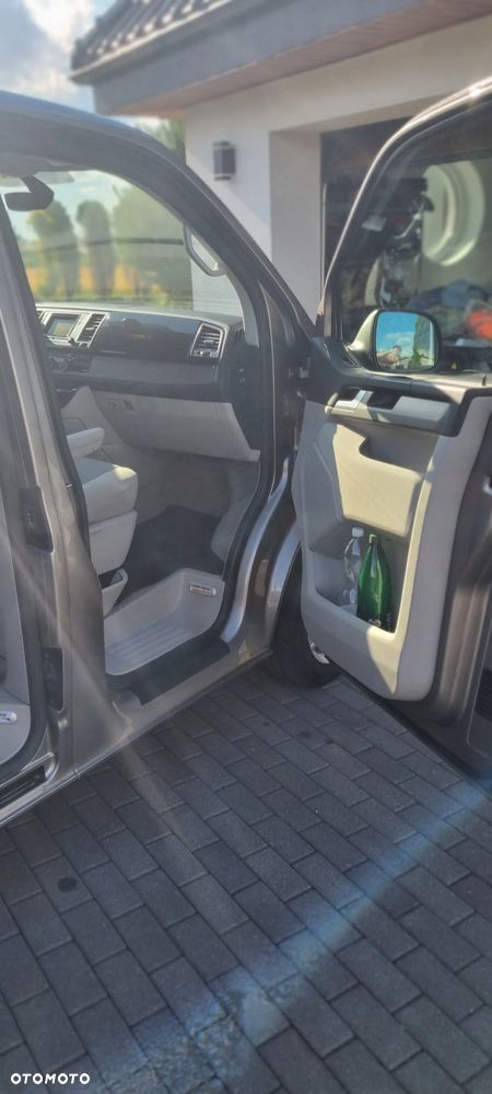 Volkswagen Multivan - 13