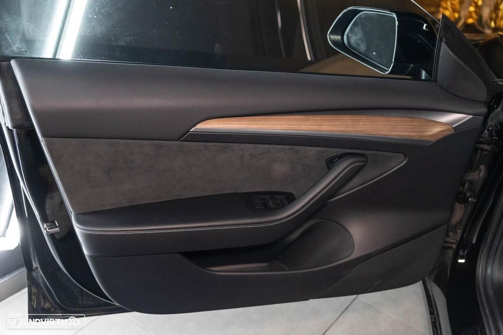 Tesla Model 3 - 36
