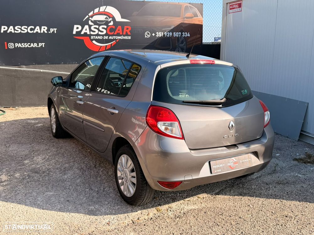Renault Clio 1.2 16V Authentique - 4