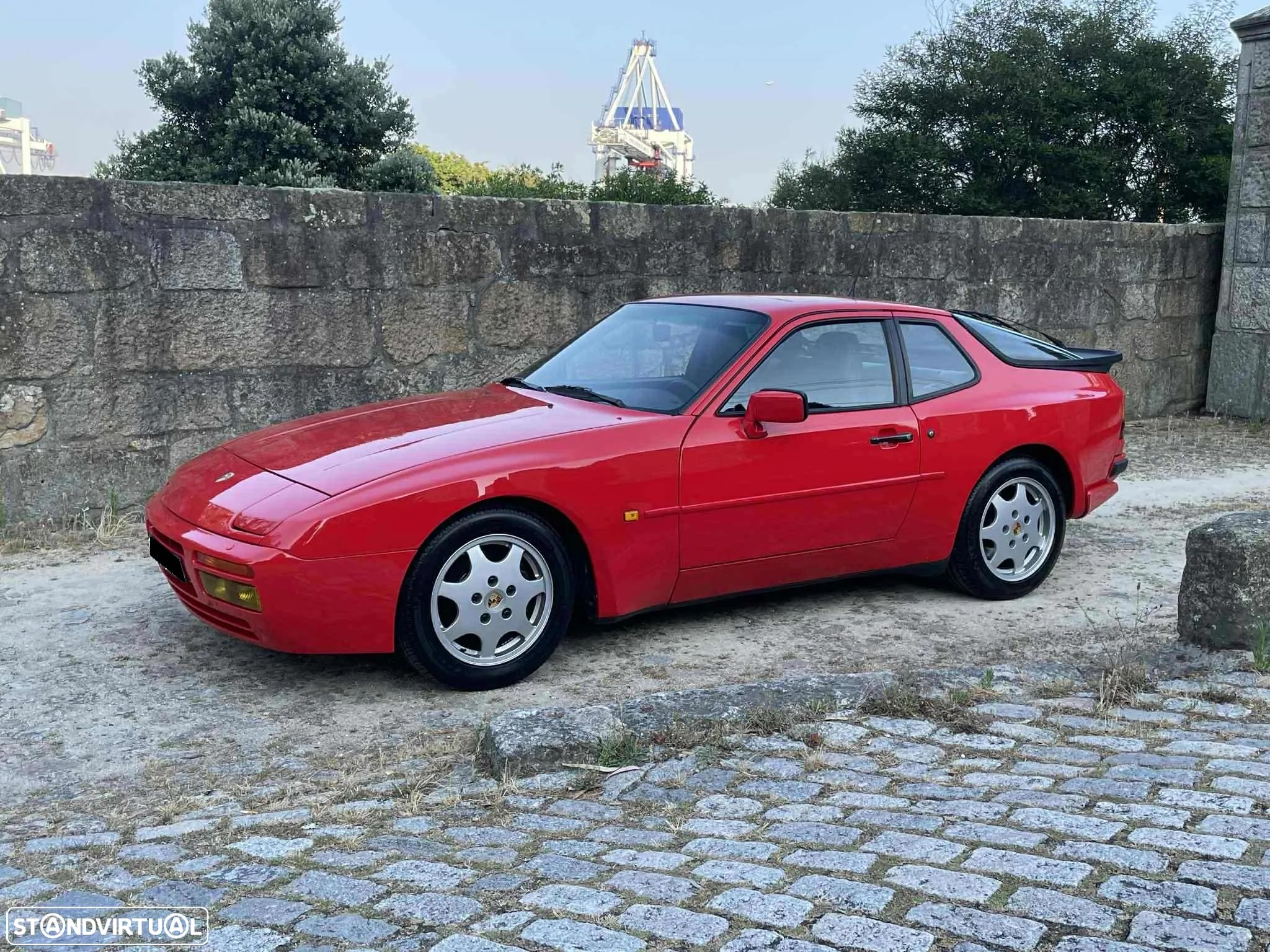 Porsche 944 Turbo - 1