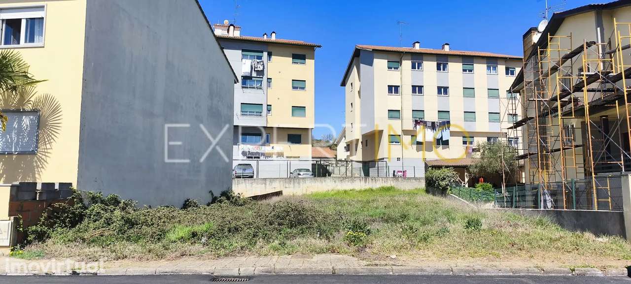 Terreno Urbano de 405 m² em Bragança – Plano e com Excelente... - Grande imagem: 2/5