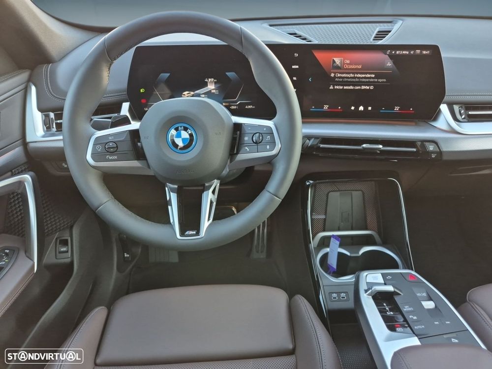 BMW iX1 eDrive20 Pack Desportivo M Pro - 9