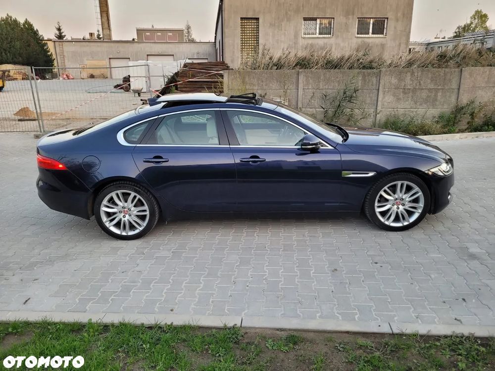 Jaguar XF 20d Prestige - 4