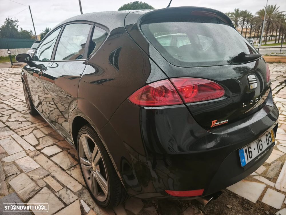 SEAT Leon 2.0 TDI DPF FR - 33
