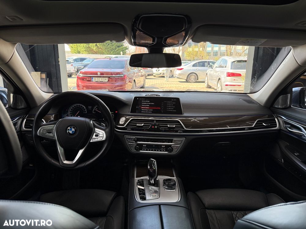BMW Seria 7 730Ld xDrive - 32