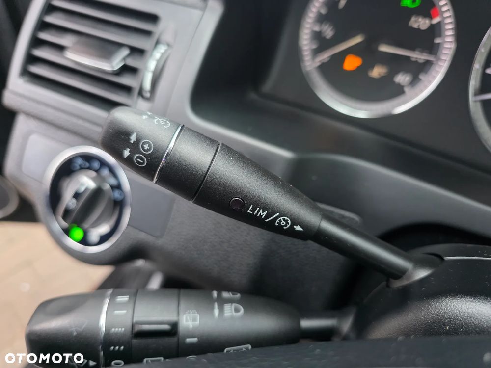 Mercedes-Benz Klasa C 220 CDI DPF Automatik Elegance - 27