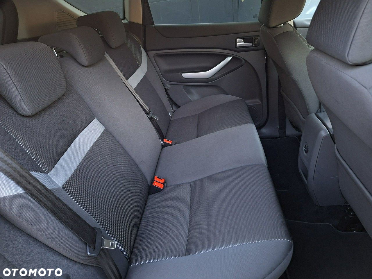 Ford Kuga - 10