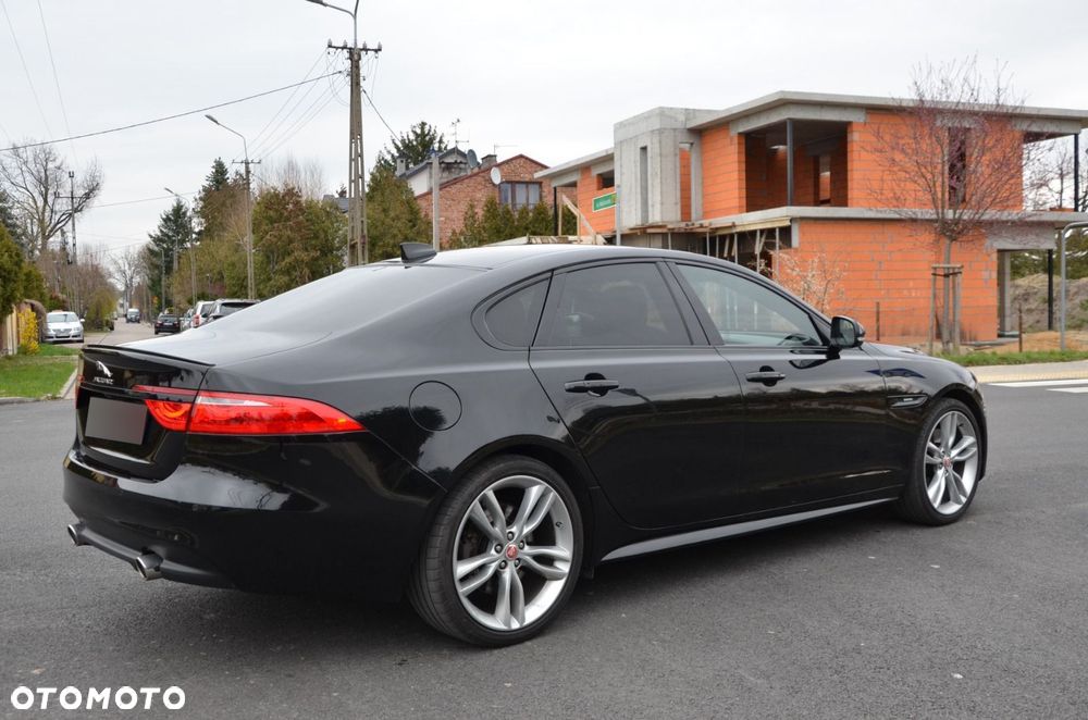 Jaguar XF 3.0 TDV6 R-Sport - 8