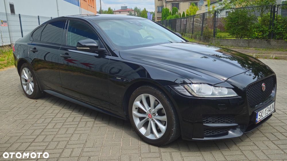 Jaguar XF 2.0 i4D R-Sport - 4