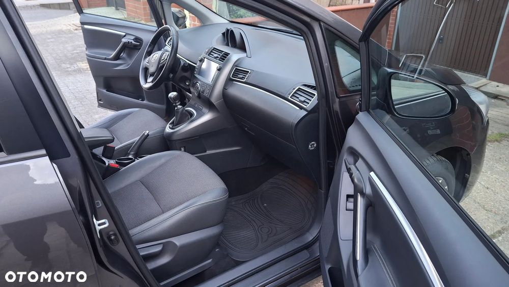 Toyota Verso 1.6 D-4D Prestige 7os EU6 - 31