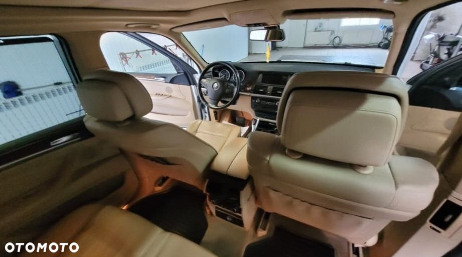 BMW X5 4.8i xDrive - 14
