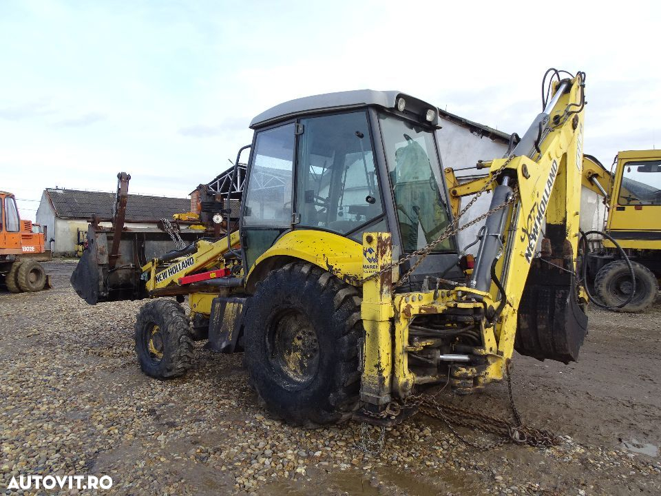 Dezmembrez buldoexcavator New Holland - 4