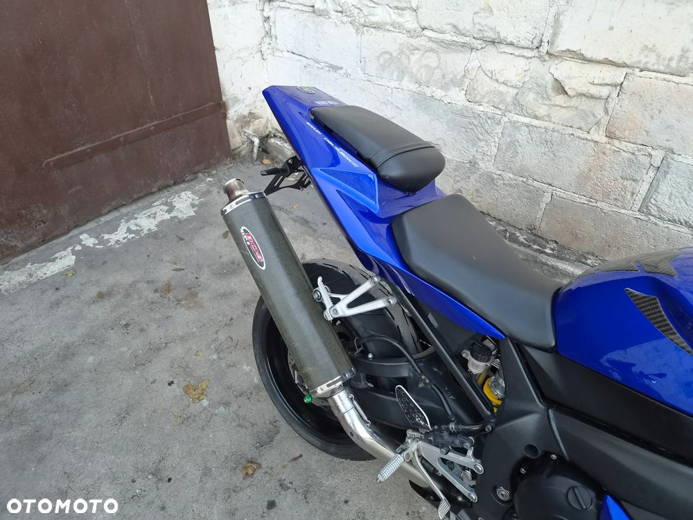 Yamaha R1 - 9