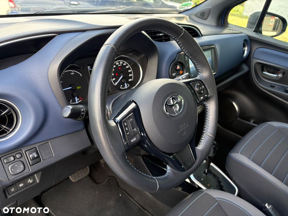 Toyota Yaris Hybrid 100 Selection Passion - 14