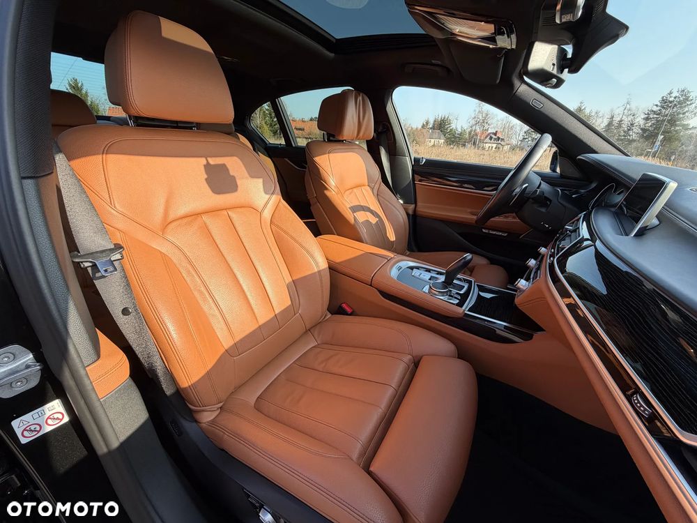 BMW Seria 7 740e iPerformance - 19