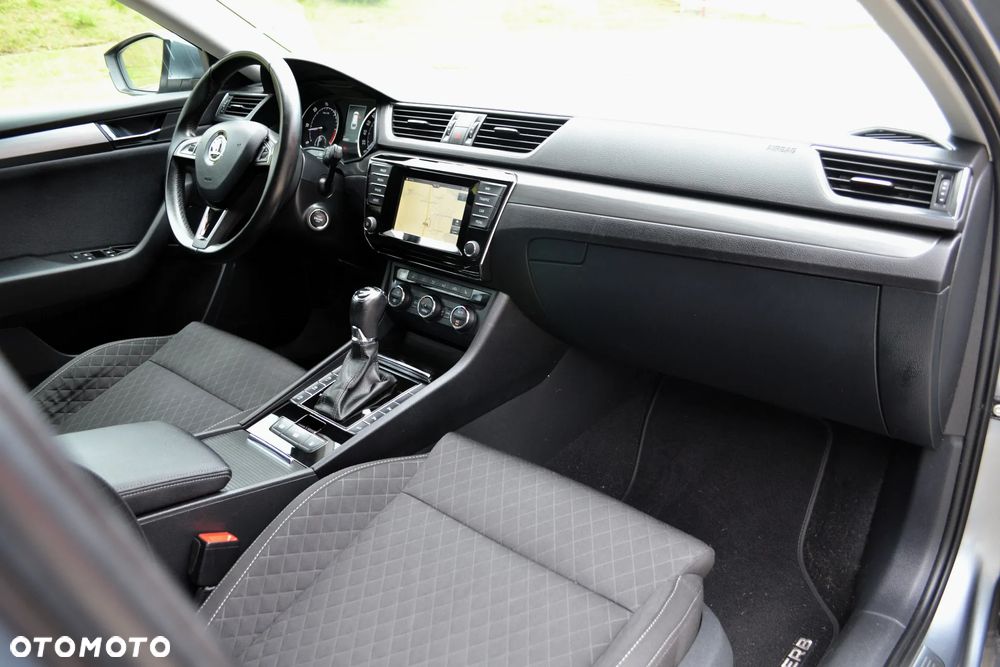 Skoda Superb 2.0 TDI Sportline DSG - 10