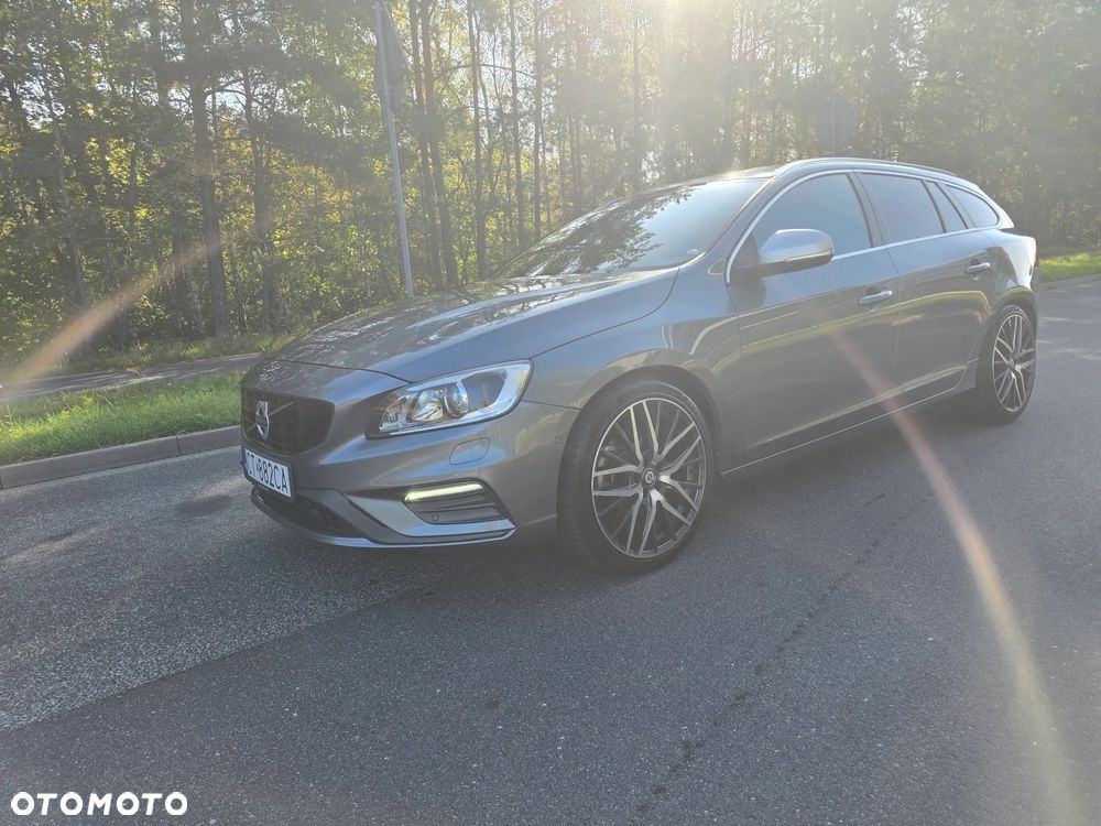 Volvo V60 D4 R-Design - 3