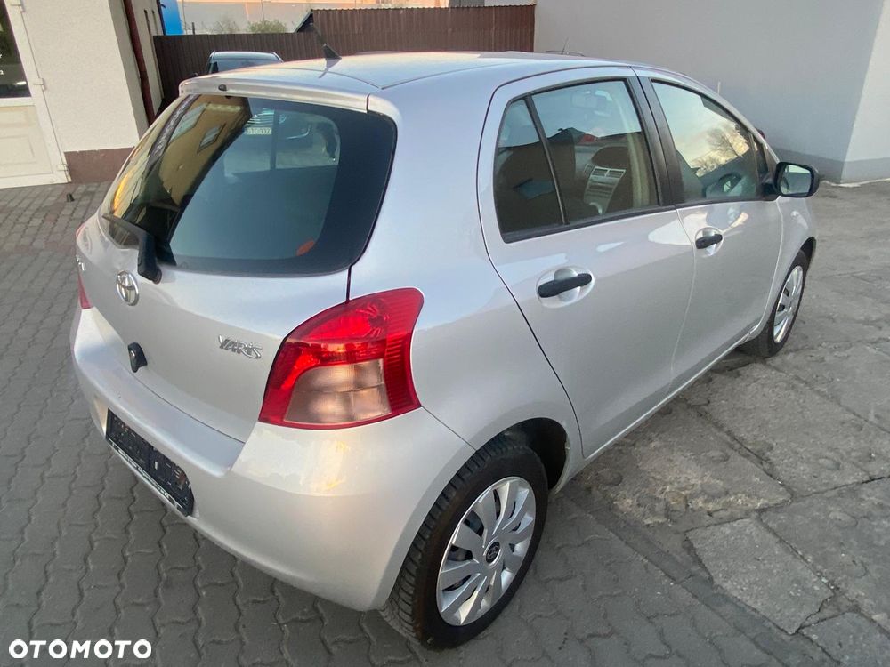 Toyota Yaris 1.3 VVT-i Executive - 11