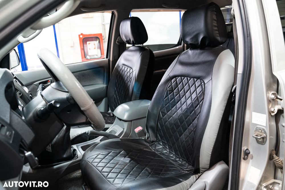 Toyota Hilux 4x4 Double Cab Sol - 5