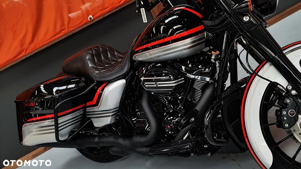 Harley-Davidson Touring Street Glide - 17